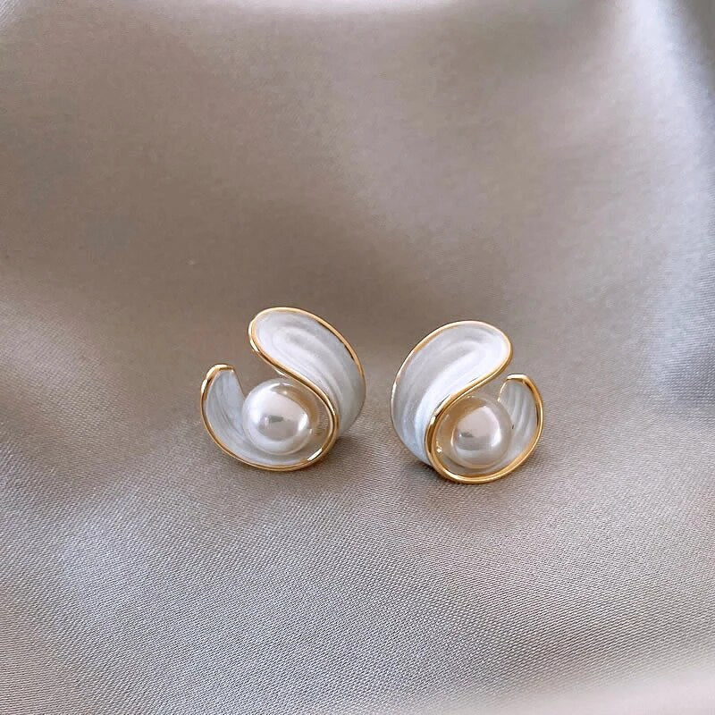 Luxueuze witte opal oorbellen met parels Goud