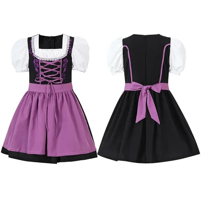 Schattige meisjes dirndl jurk met schort in klassieke traditionele stijl