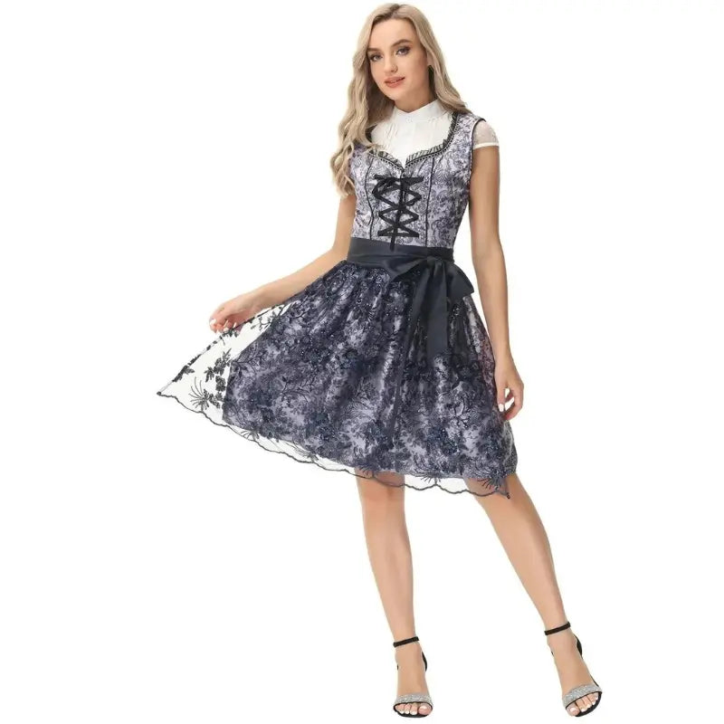 Stijlvolle dames dirndl jurk voor Oktoberfest met artistieke borduursels en elegante mieder top