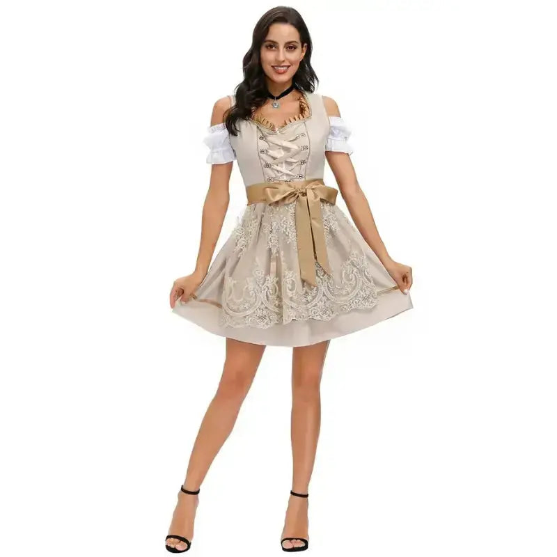 Stijlvolle dames dirndl jurk met kunstzinnige borduursels en een elegant lijfje