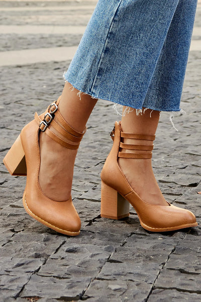 Casilda | Gladde sandalen met enkelband en dikke hak