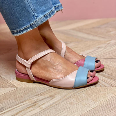 Roselina | Asymmetrische roze sandalen in color block stijl