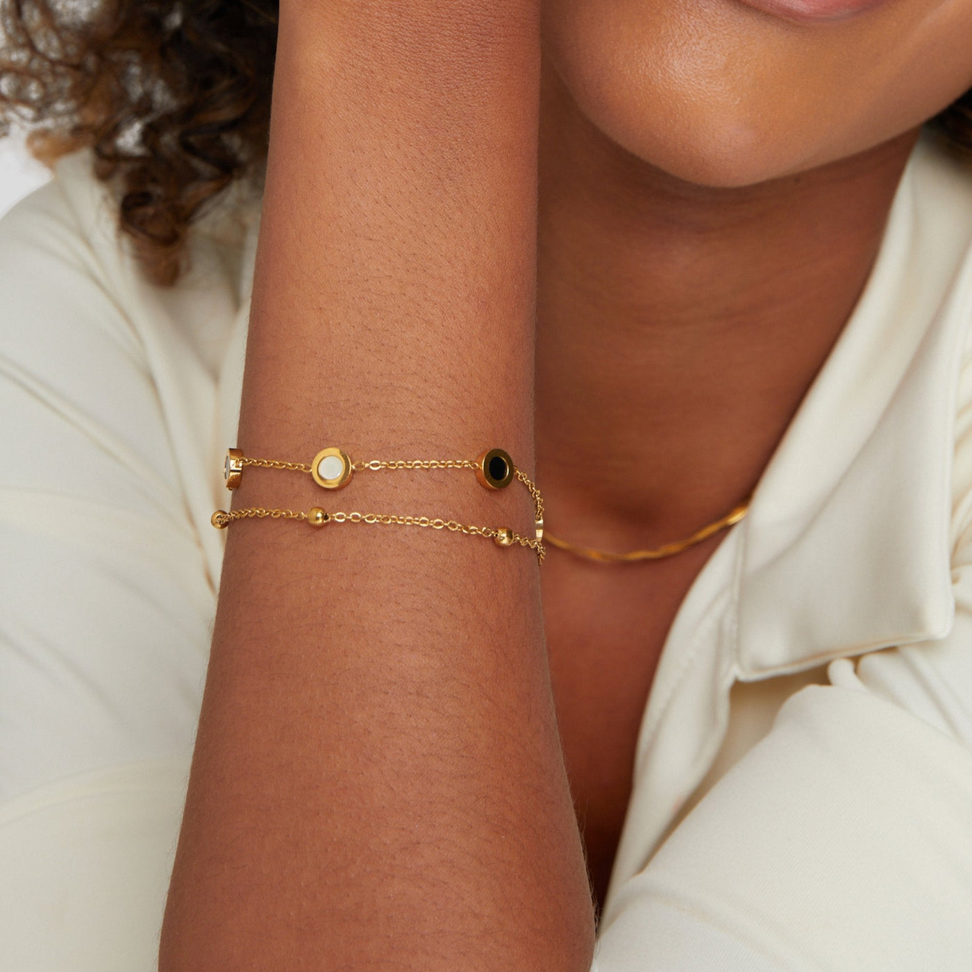 Onyx- en Witsteenarmband