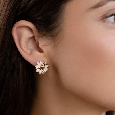 Opal Bloem Gouden Oorbellen
