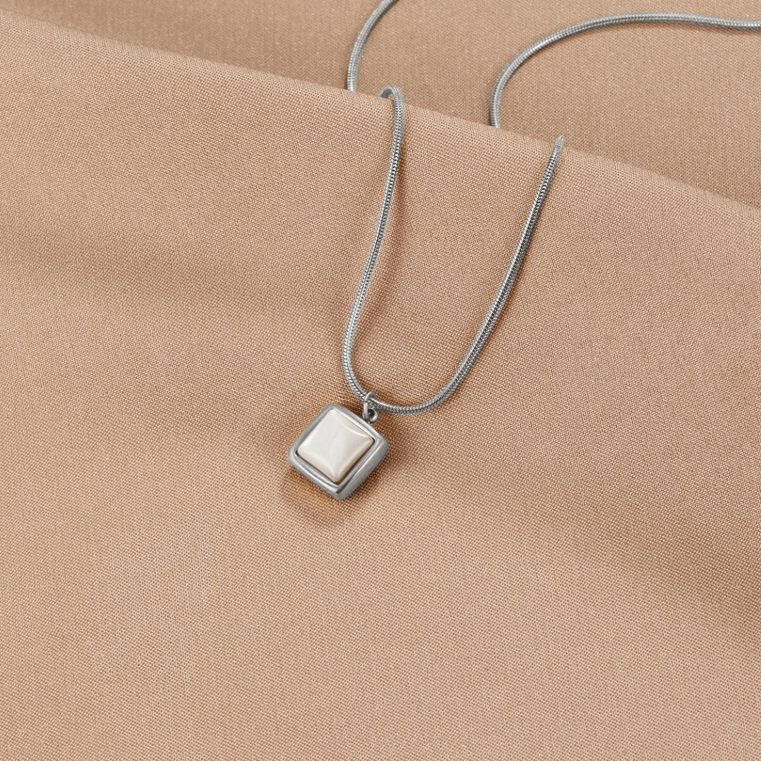 Riva Mondstein Hangertje Ketting