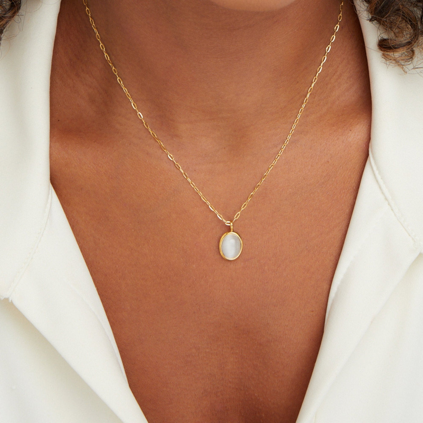 Witte opal halsband