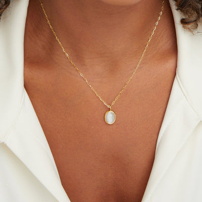 Witte opal halsband