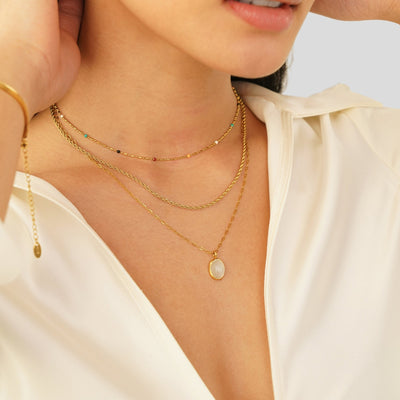 Witte opal halsband